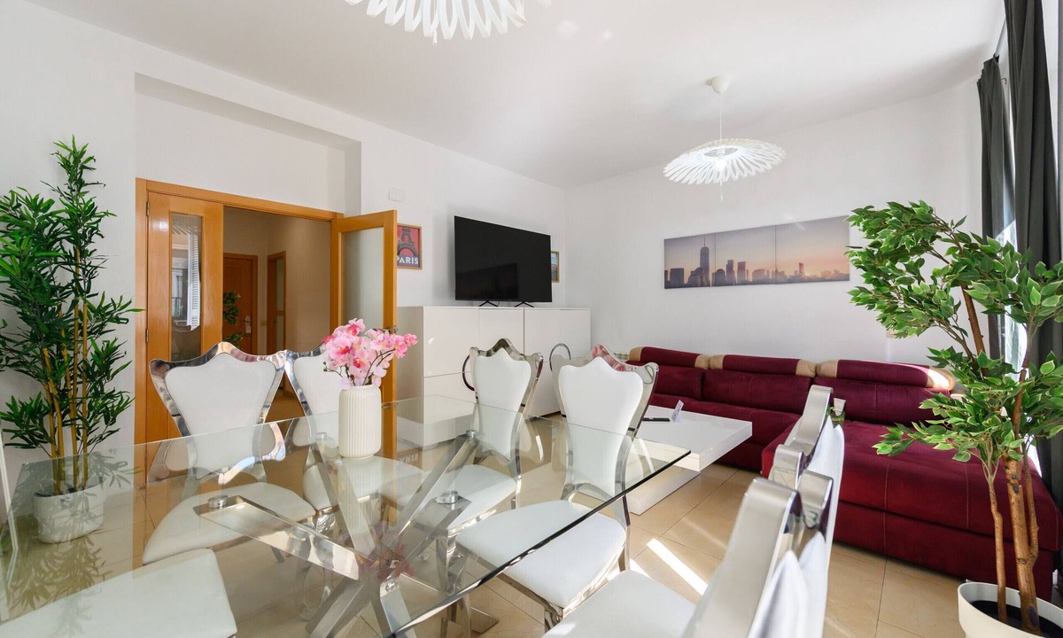 Chueca Apartment | 2-Bedroom Apartment Steps Away from Gran Vía: Live in the Heart of Madrid