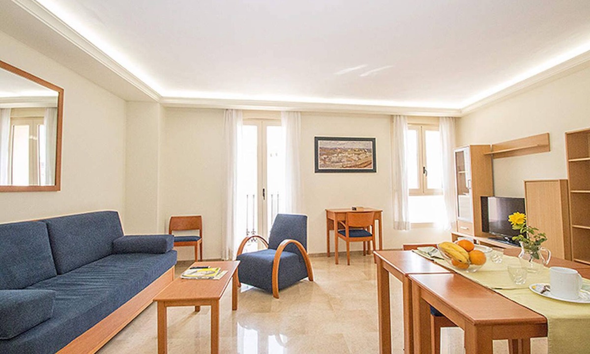 Trinitat Apartment | 2 Bedroom apartment with balcony. VIV 22
