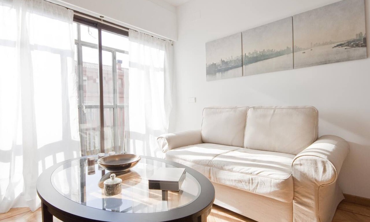 Barrio de La Latina Apartment | 3 bdm, bright, elevator in old Madrid