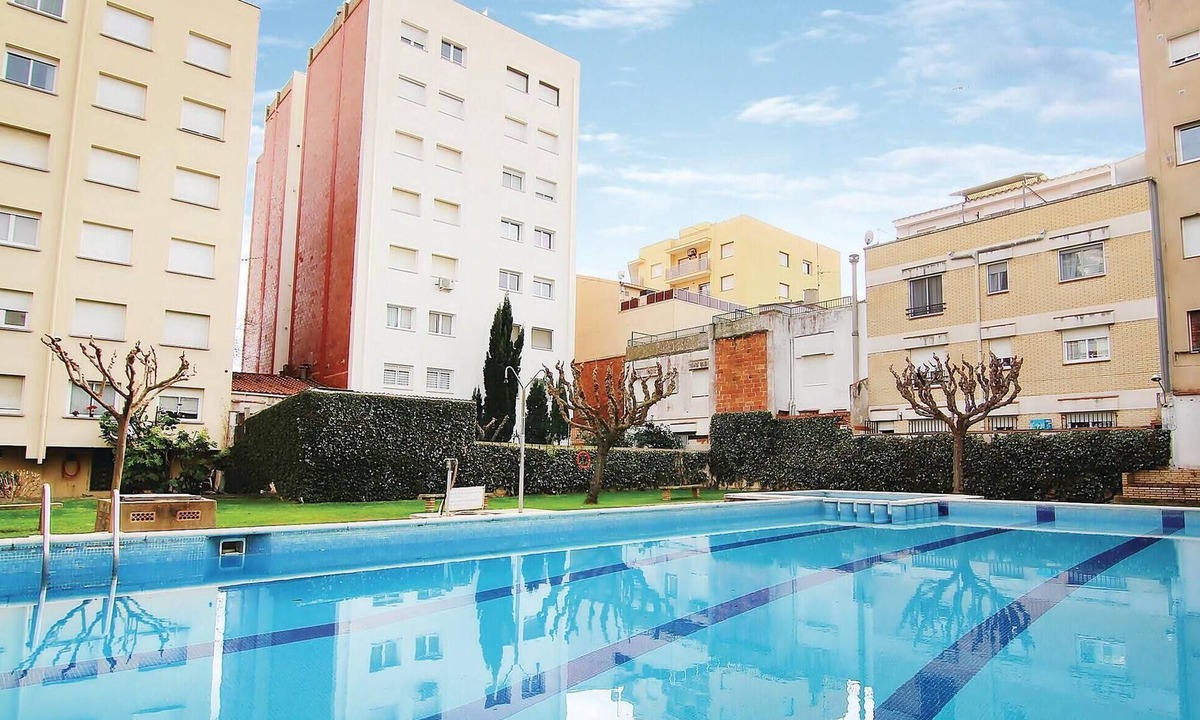 Pineda de Mar Apartment | 4 bedroom awesome apartment in Pineda de Mar