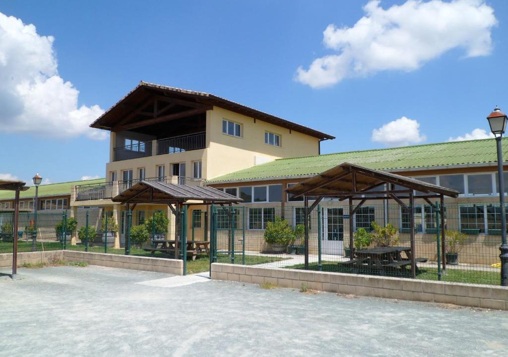 Puente La Reina Hostel | Albergue De Peregrinos Santiago Apostol