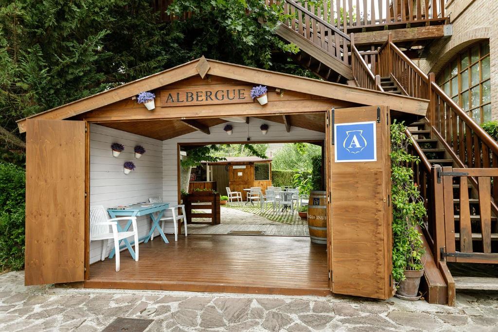 Puente La Reina Hostel | Albergue Jakue