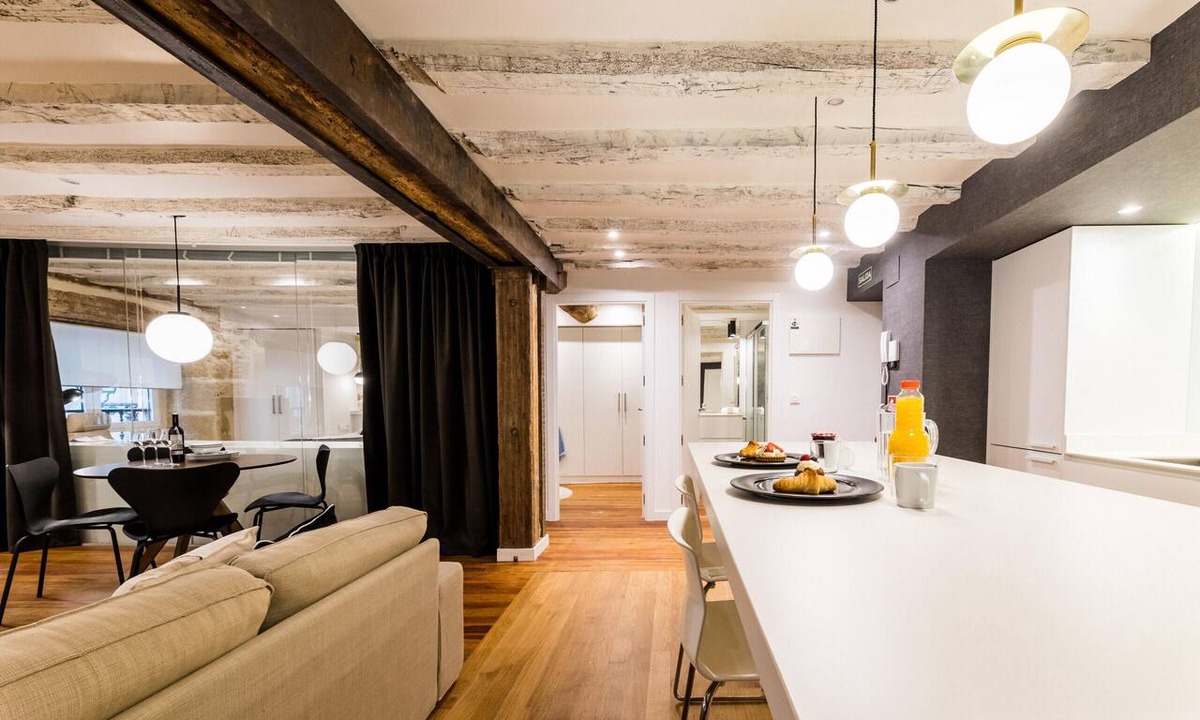 Old Town Apartment | AMELIA SUITE: superior a 3 pax, 30 secs to the beach