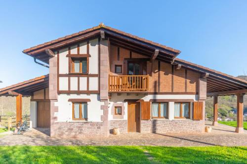 Etxalar Ski Chalet | Amplia casa rural con barbacoa y vistas al valle