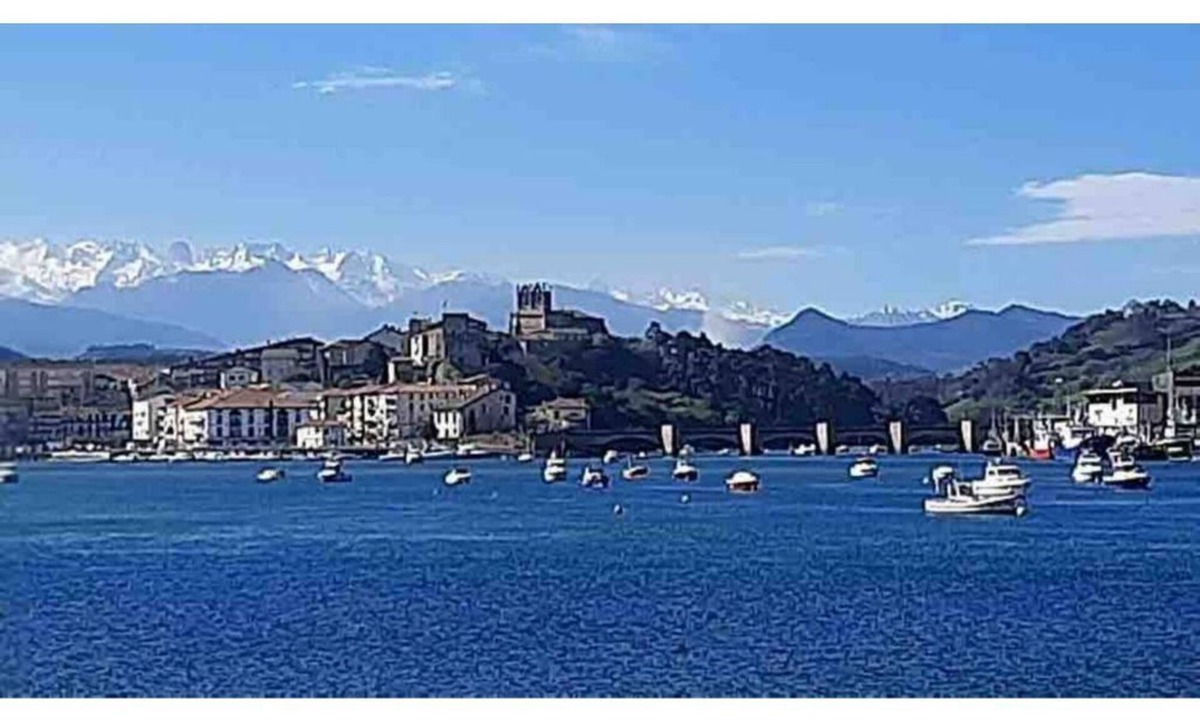 San Vicente de la Barquera Apartment | Apartment Excellent Views and Garage