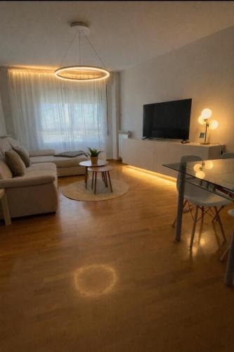 Lardero Apartment | Apartamento Garnacha Rioja Aire Acondicionado,Wifi,BUS Búho