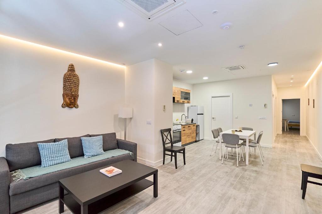 Valladolid Apartment | Apartamentos Catedral Palace by gaiarooms