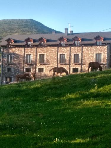 Laspaules Apartment | Apartamentos Fio de Neu con jardín, gimnasio, barbacoa