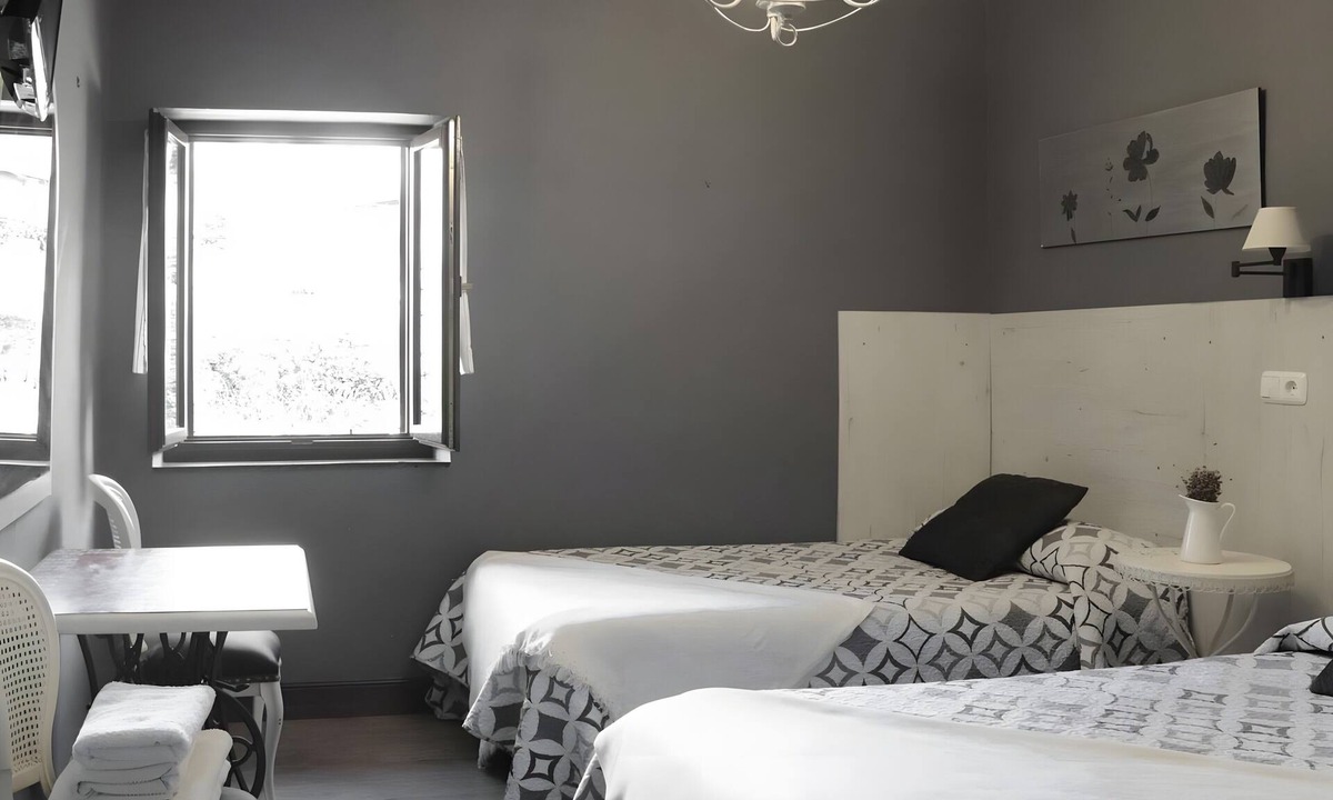 Deba Apartment | Apartment 'Andutz' with Mountain Views, Private Garden and Wi-Fi