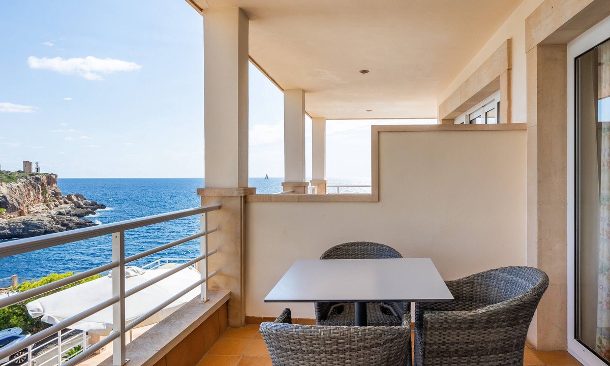 Cala Figuera Apartment | Apartment 'Aptos Villa Sirena Vista Mar' with Shared Pool, Wi-Fi and Air Conditioning