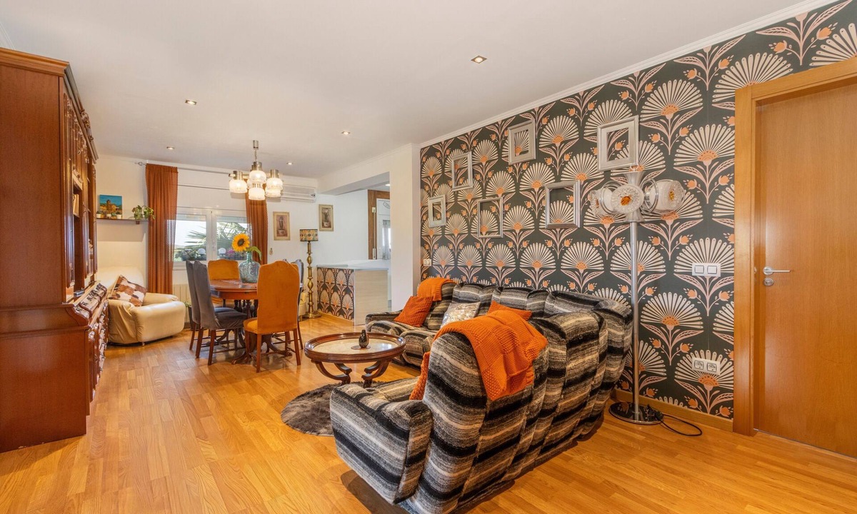 Alfarras Apartment | Apartment 'Casa Francisco y Carmen' with Mountain Views, Wi-Fi and Air Conditioning