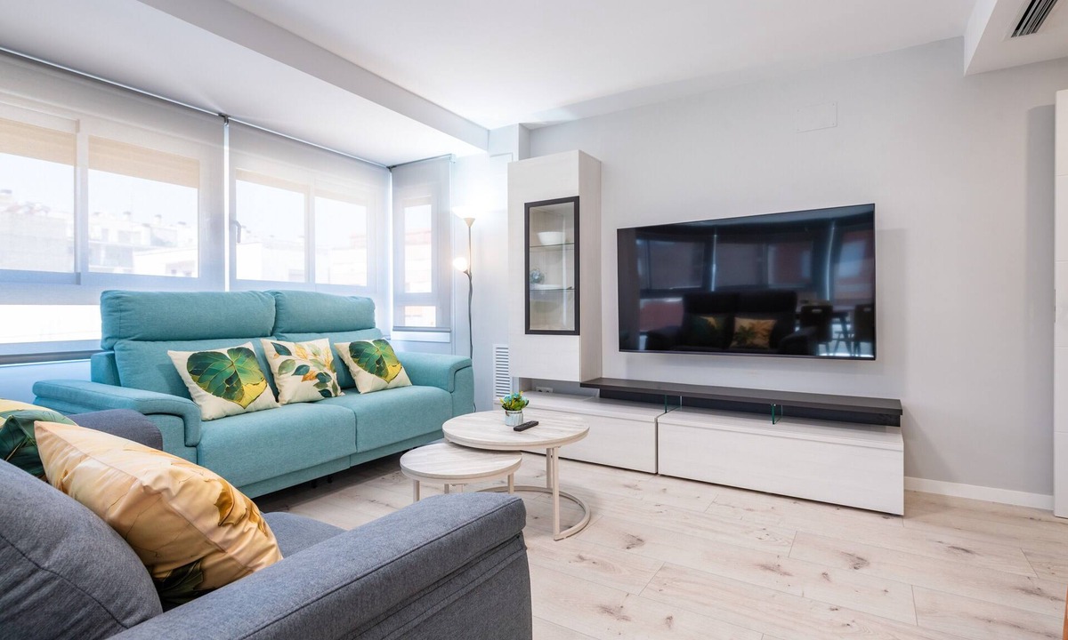 Benicarlo Apartment | Apartment 'Golden Sky 2ª' with Shared Terrace, Wi-Fi and Air Conditioning