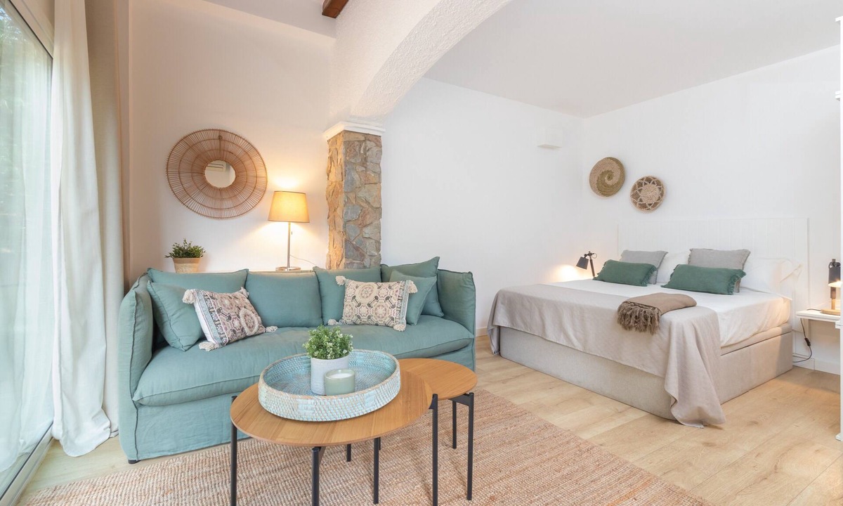 Can Carbonell Apartment | Apartment in Rural House Baix Empordà Near the Beach, Surrounded by Forest. Large Garden/BBQ.