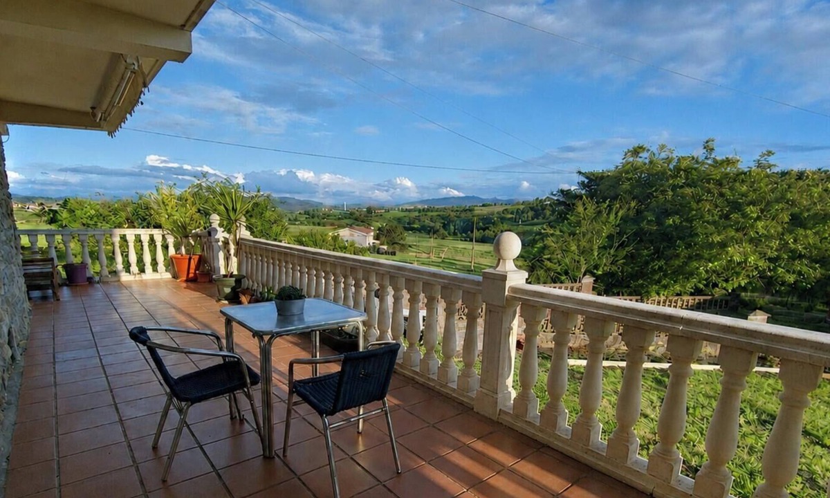 Suances Apartment | Apartment in 1 early 20th century house, five minutes from six beaches.