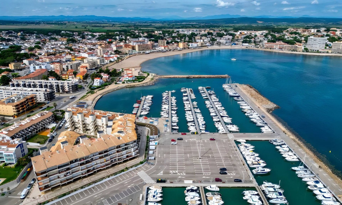 Pedrinya Apartment | Apartment 'La Ona' with Sea View, Wi-Fi and Air Conditioning