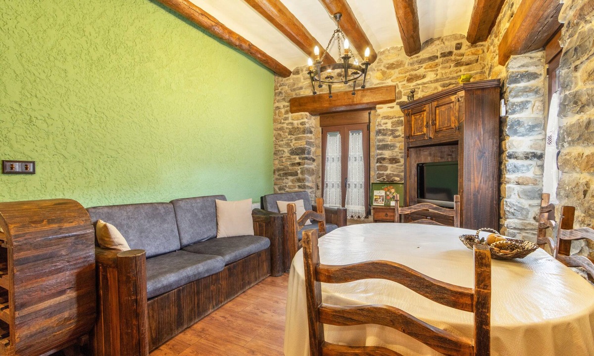 Borrastre House | Apartment 'Peña Roya' with Mountain View, Shared Garden and Wi-Fi