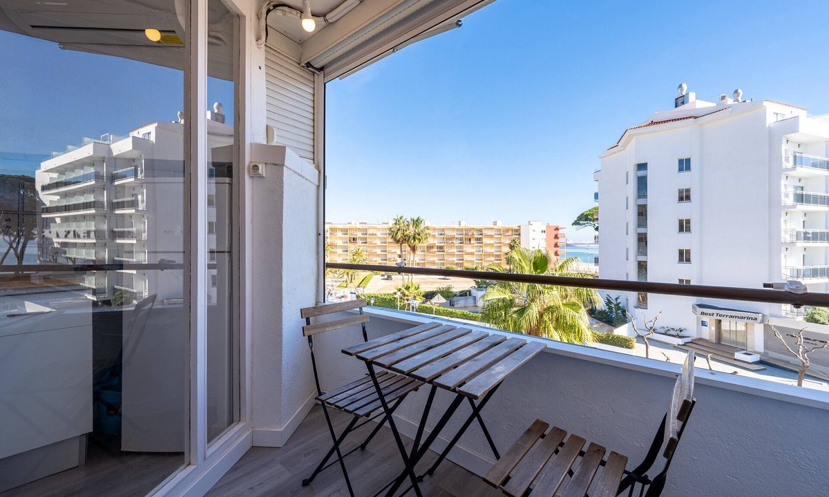 La Pineda Apartment | Apartment 'Promar 304' with Sea View, Wi-Fi and Air Conditioning