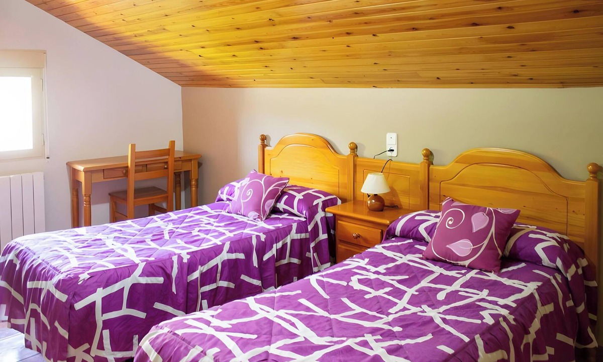 Puertolas Apartment | Apartment 'Santa Justa' with Mountain View, Wi-Fi and Air Conditioning