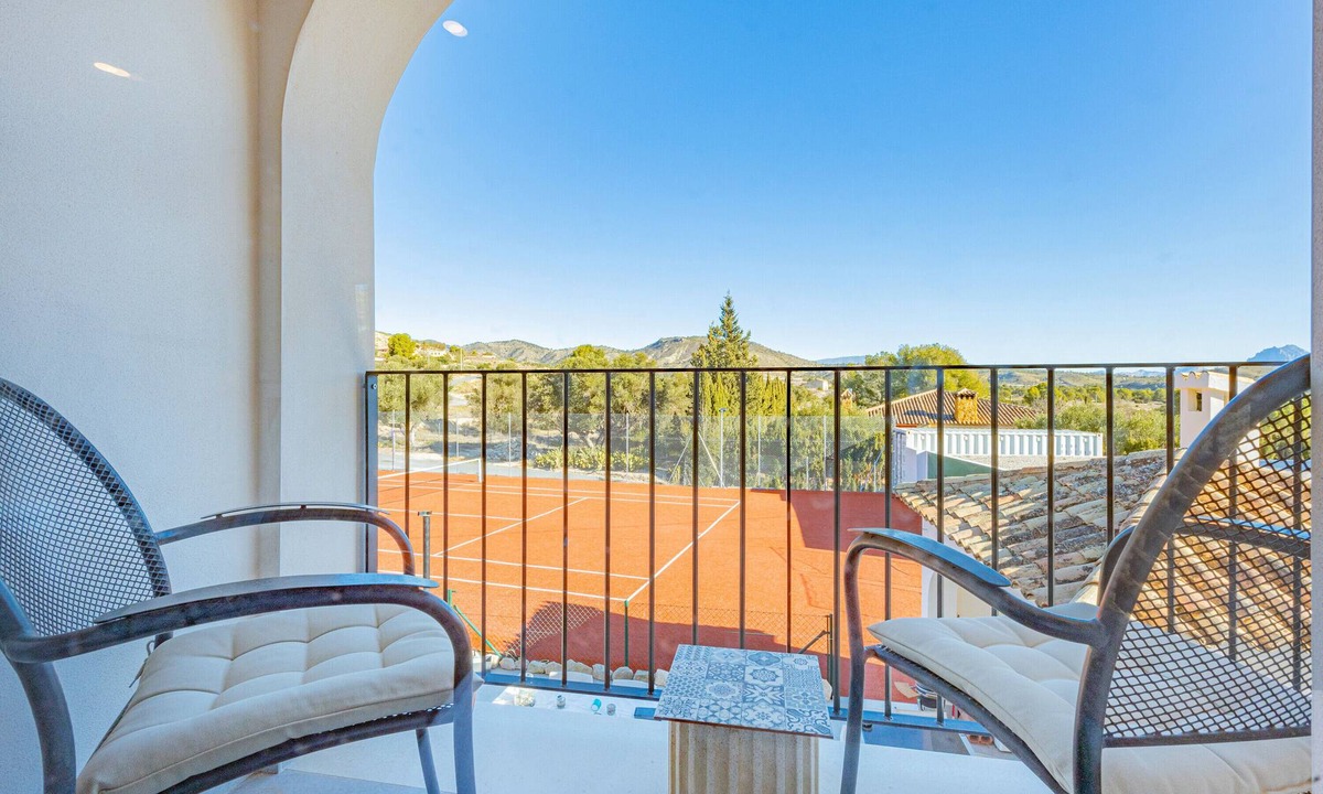 Aigues Apartment | Apartment 'Villa Hoy Almendra' with Mountain View, Wi-Fi and Air Conditioning