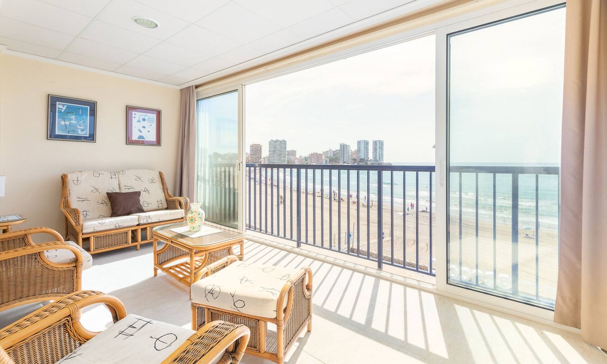 Oropesa del Mar Apartment | ApartUP Acapulco Beachfront Views