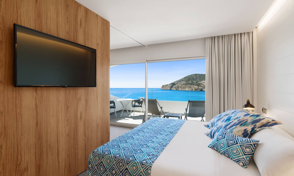 Camp de Mar Hotel | Bahía Suites Camp De Mar