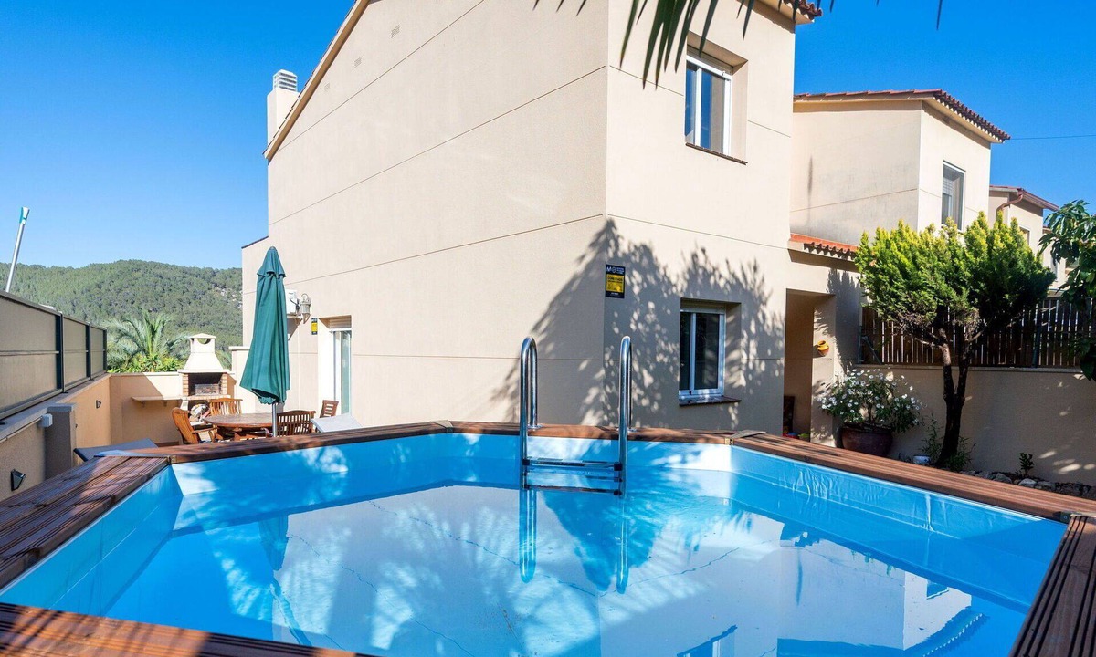 Olivella House | Beautiful private villa for 6 people with WIFI, private pool, A/C, TV and patio