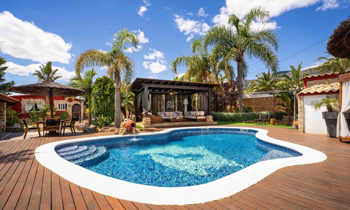 Alcanar Ski Chalet | Beautiful Relaxing Villa with Private Pool
