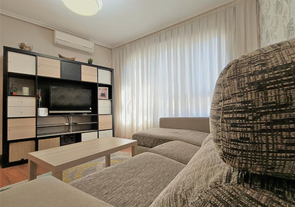 Barakaldo Apartment | BEC, Hospital Cruces, parking gratis, wifi, AC, a 15 min de Bilbao