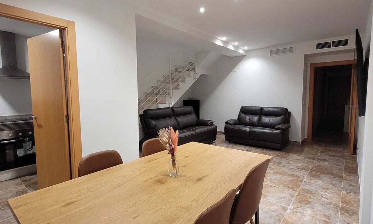 Ulldecona Apartment | Brand New Duplex with Underground Private Parking: 15-20 minutes to beaches