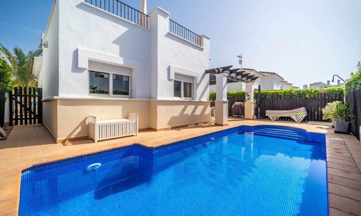Roldan Villa | Bright 2 Bedroom Villa with Private Pool - LO4LT