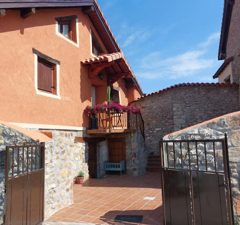Cuestaedo House | Casa entera en Las Merindades con txoko y patio, a 50 min de Bilbao