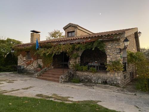 Zorita de los Canes House | Casa para grupos, privacidad, naturaleza, rio, chimenea, barbacoa, vistas y piscina