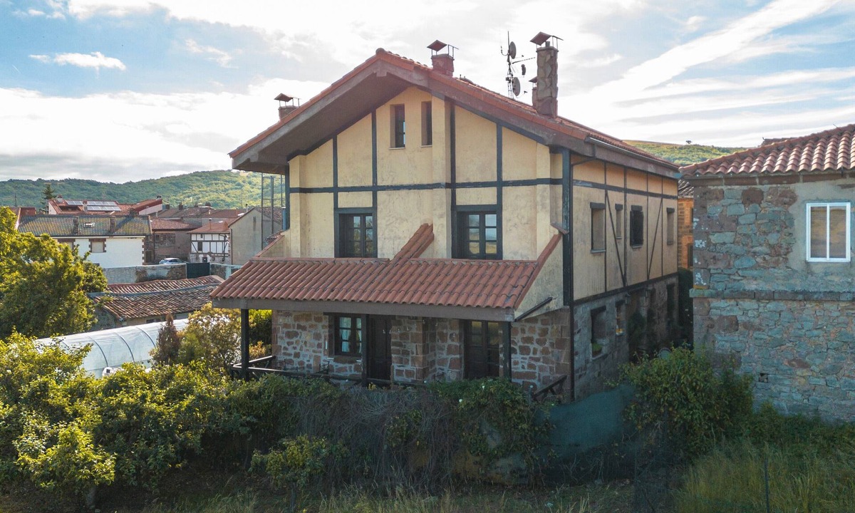 Urrez House | Casa Rural De Cabrera: montaña, terraza privada y Wi-Fi en plena naturaleza