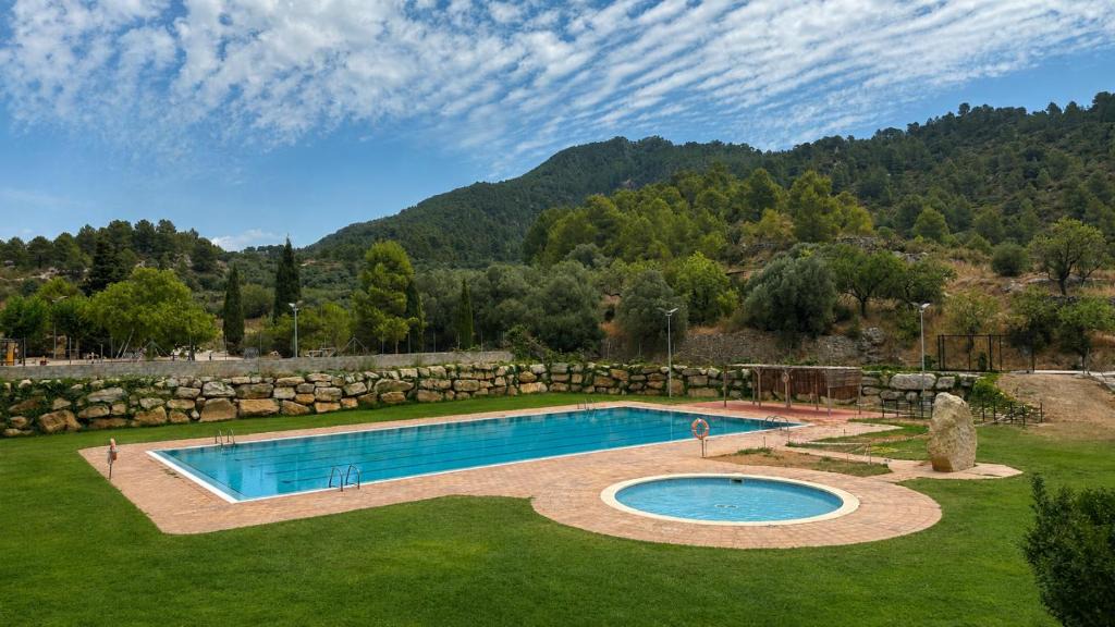 Prat de Comte House | Casa rural en Terra Alta con vistas al Tossal d'Engrilló, cerca de la Vía Verde, espacios exteriores, doble barbacoa, ideal para familias, grupos y mascotas
