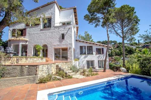 Palleja Villa | Catalunya Casas Majestic Villa and Views , 30km to Barcelona