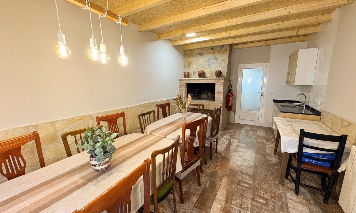 Mainar House | Chalet 'Casa Rural La Abuela' with Mountain Views, Wi-Fi and Air Conditioning