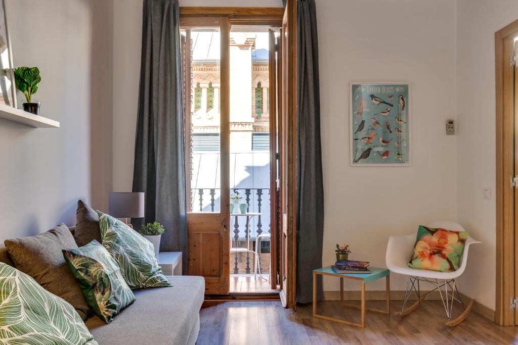 Sants Apartment | Charming & Convenient Apartment Near Plaza Espanya