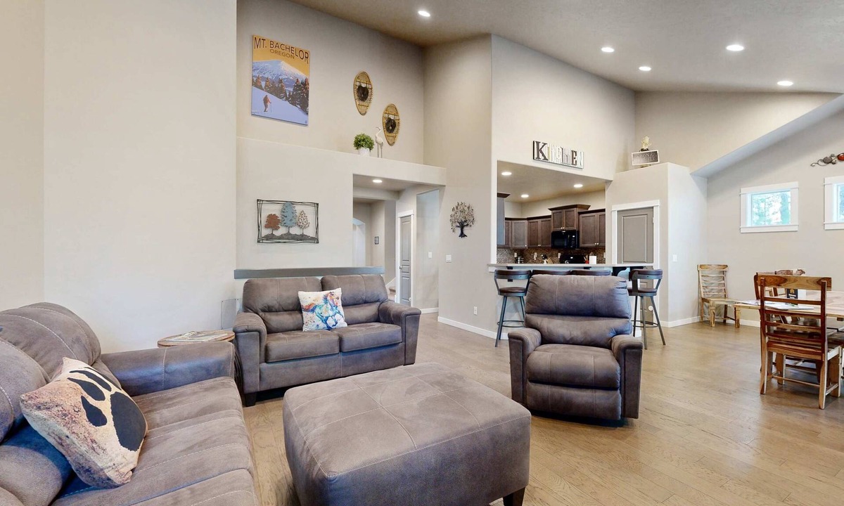Deer Park House | Charming Home with a Private Hot Tub, SHARC Passes, Fast WiFi, and Central AC