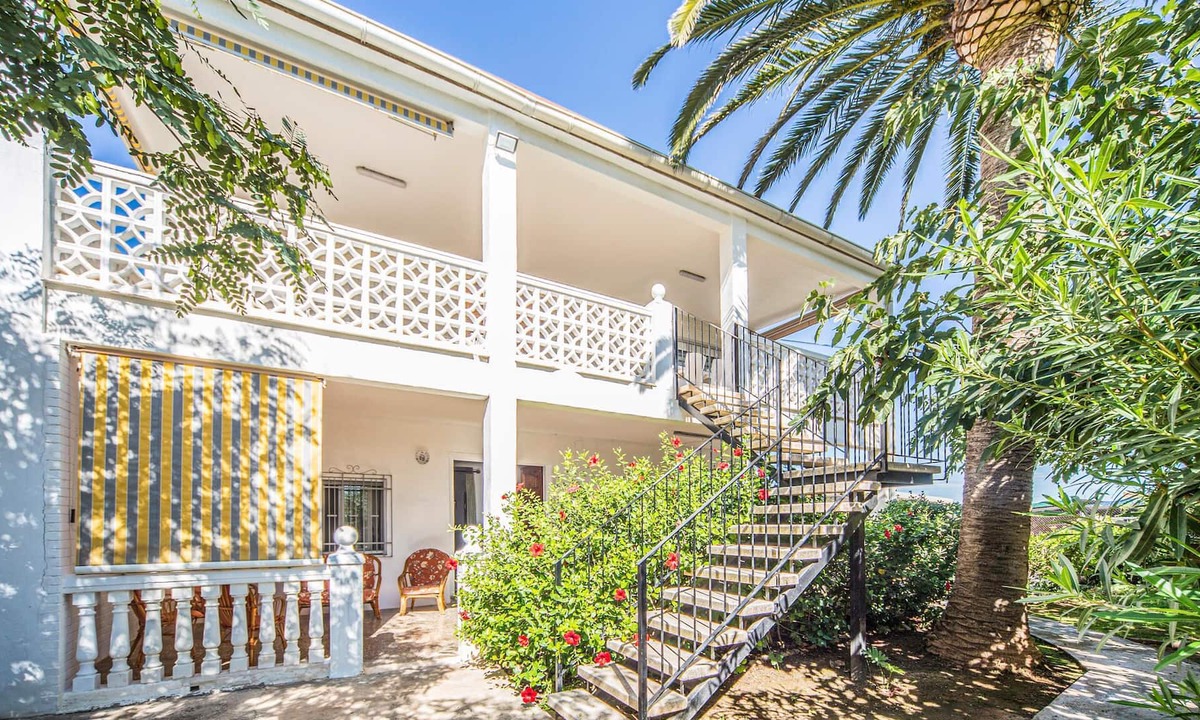 Burriana Apartment | Charming vacation apartment not far from the coast in Borriana.