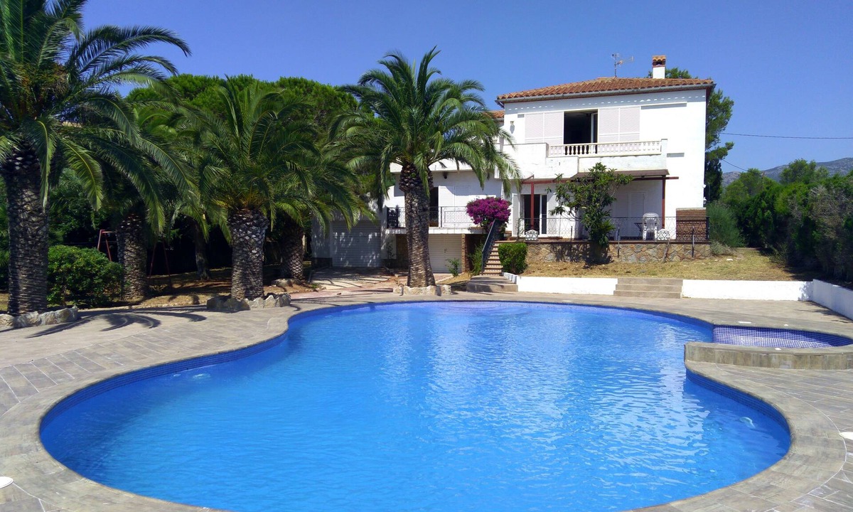 Miami Platja House | Charming Villa for 10/11 pax, private pool with jacuzzi, 800m from the beach.