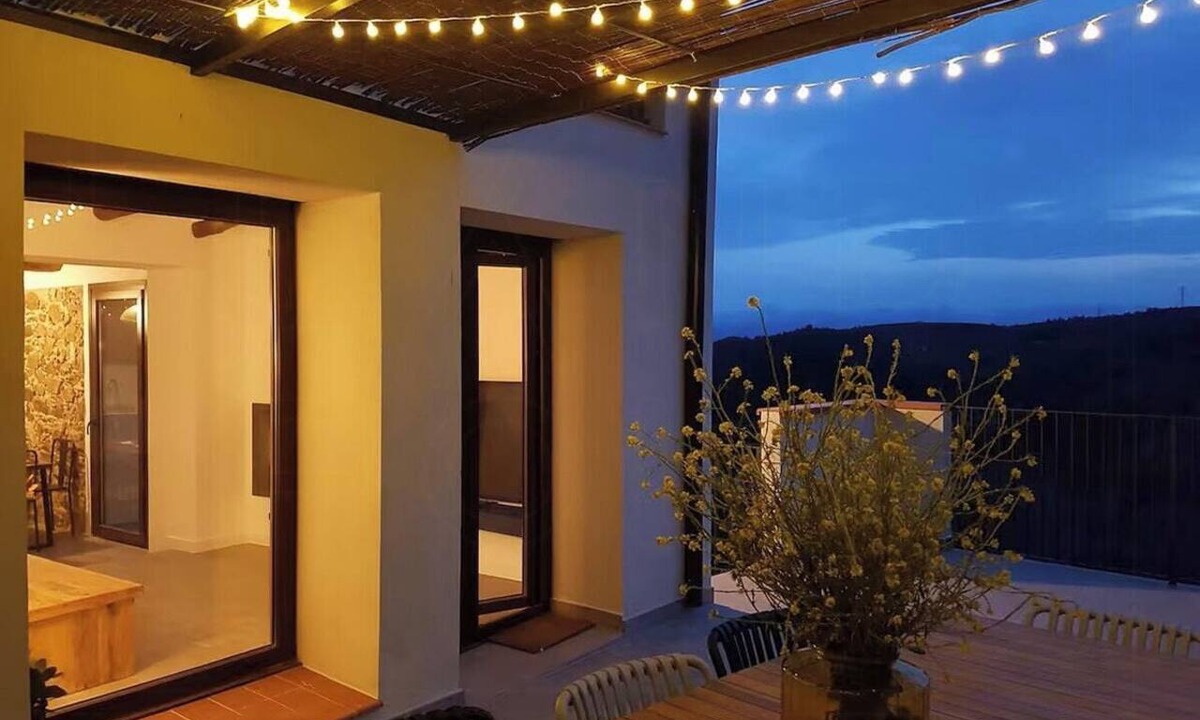El Lloar House | Clifftop village house near Tarragona