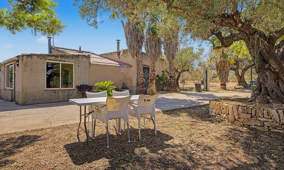Aldover Villa | Country House 'Ca Lo Maraco' with Mountain Views, Private Garden, and Wi-Fi