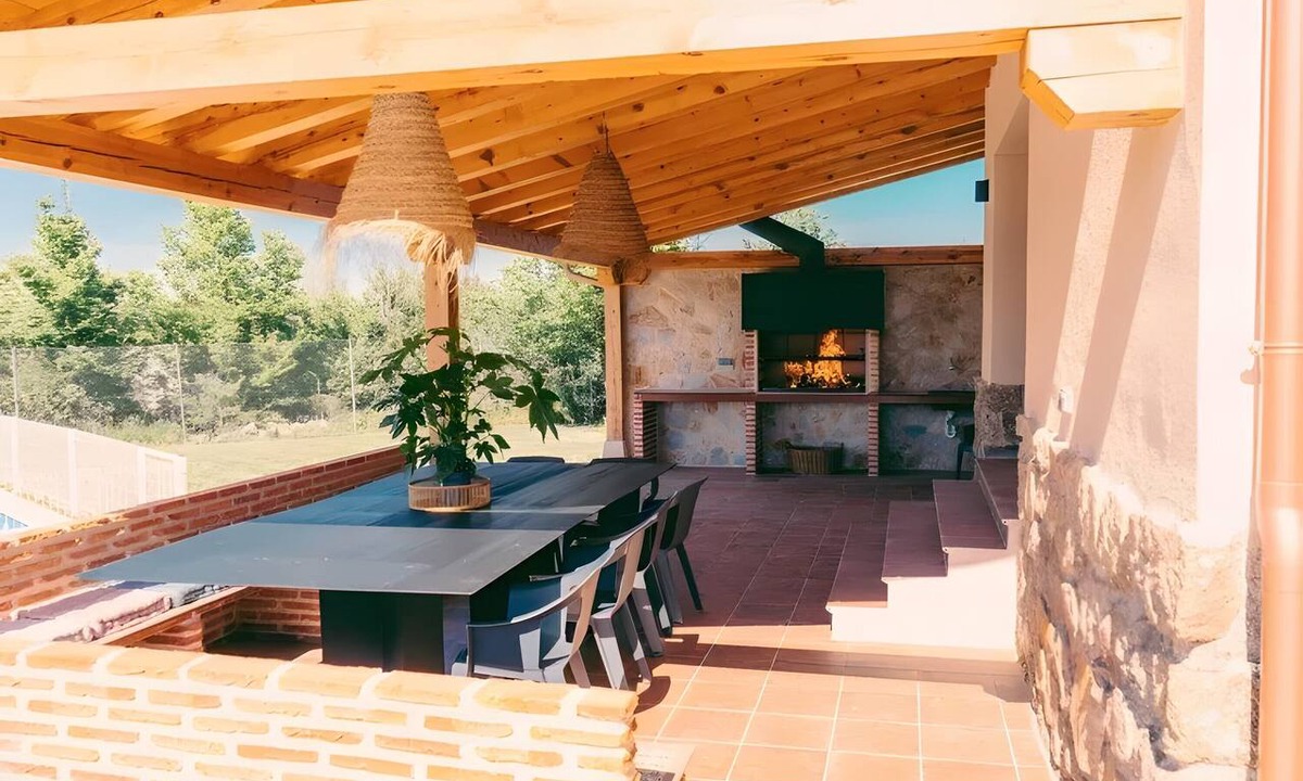 Torrecaballeros House | Country House in Torrecaballeros with Mountain Views, Private Pool, and Wi-Fi