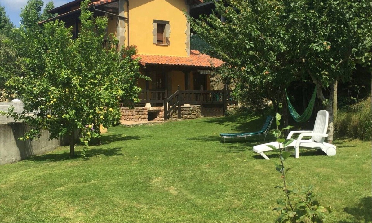 Celis House | Country House 'Los Avellanos 3' with Mountain Views, Private Terrace and Garden