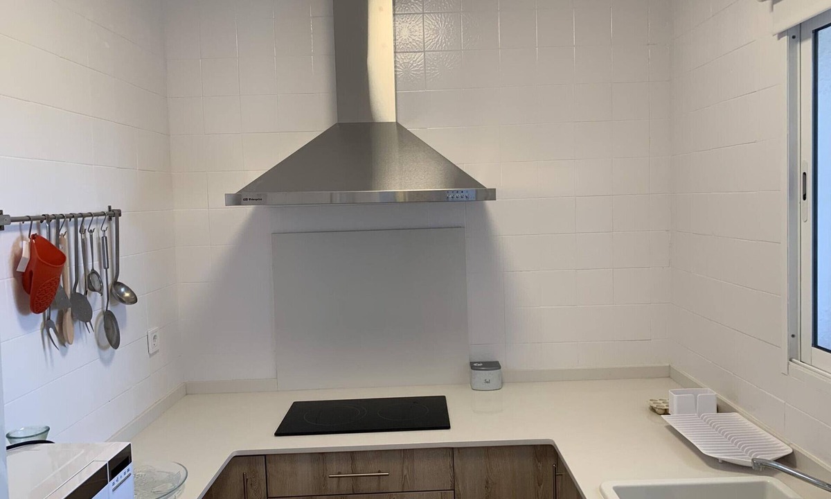 Torredembarra Villa | Cozy 4-Bedroom House with Garden, 15 mins Walk to Beach - Torredembarra
