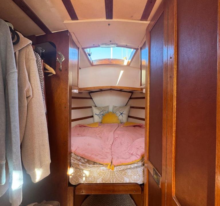 Viladecans Boat Rental | Cozy Oasis near Barcelona & Fresh Sea Breeze Boat Stay