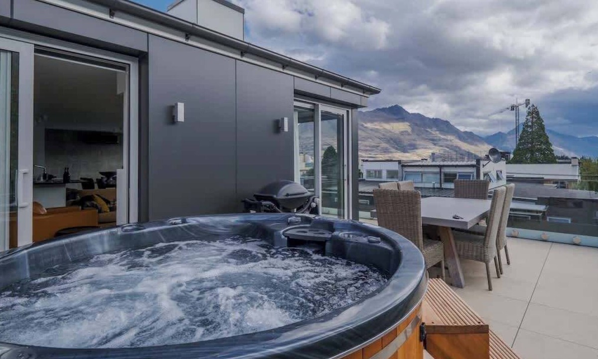 Queenstown City Centre Apartment | Diamond Deluxe Central Q'twn, Private Hot tub