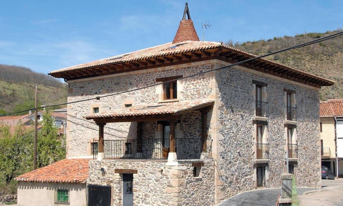 Barbadillo del Pez House | El Mirador del Pedroso Country House – Views of the Burgos Mountains
