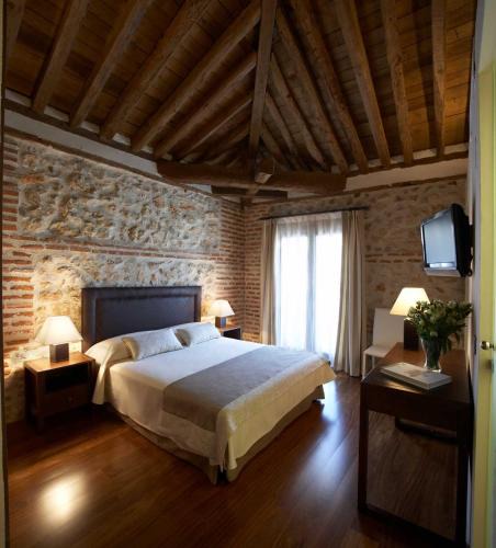 Santos de la Humosa Hotel | El Pontifical