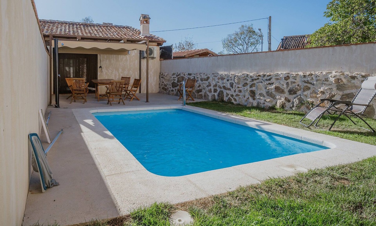 Aldeasaz House | El Rincón: Country House for 8 in the Segovia Mountains with Pool and Views